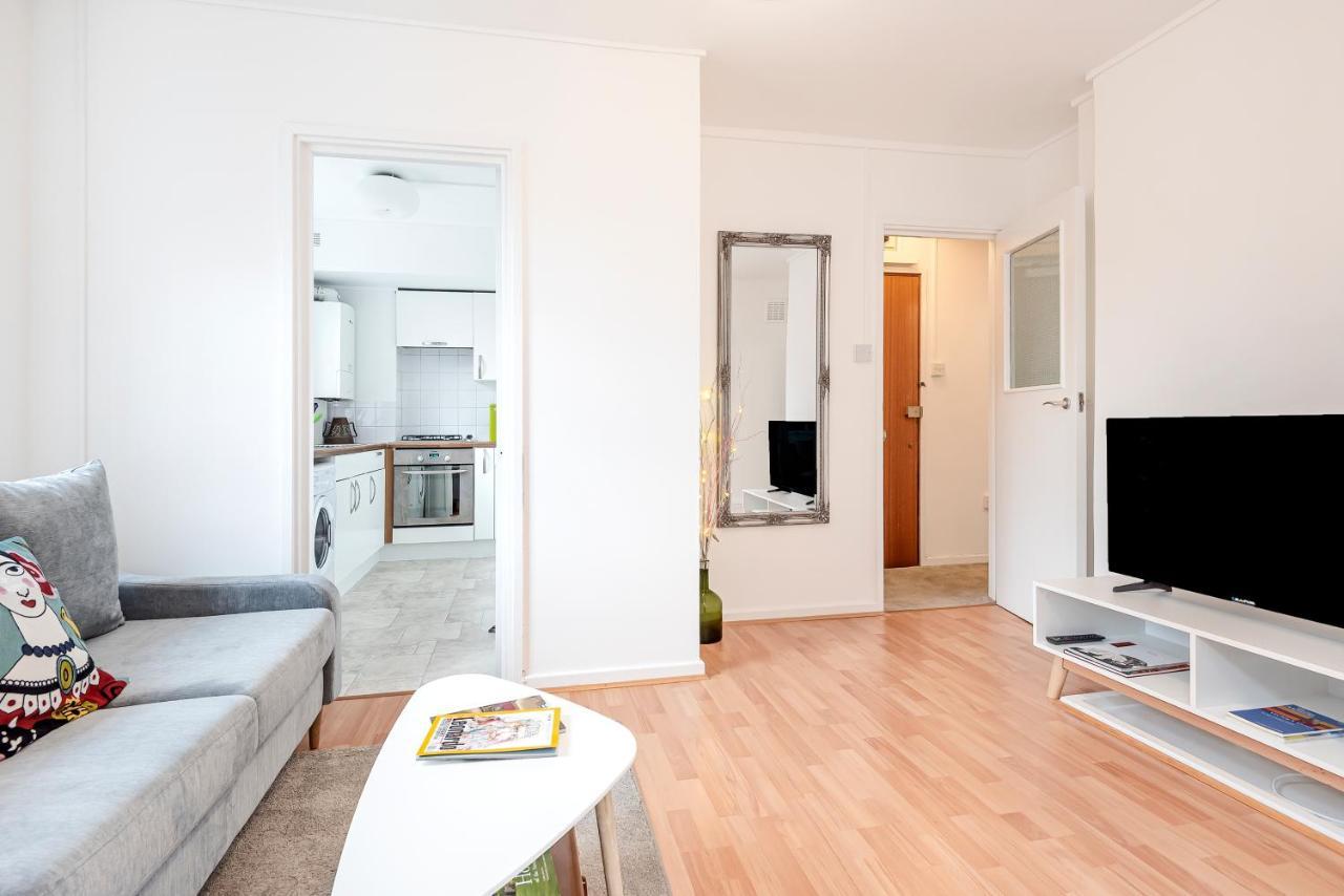 Modern One Bedroom Victoria Apartment London Exterior foto